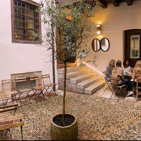 Quartier Leon Hostel Jabalquinto المظهر الخارجي الصورة