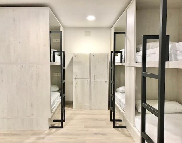 Quartier Leon Hostel Jabalquinto المظهر الخارجي الصورة