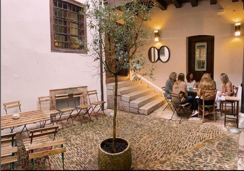 Quartier Leon Hostel Jabalquinto المظهر الخارجي الصورة