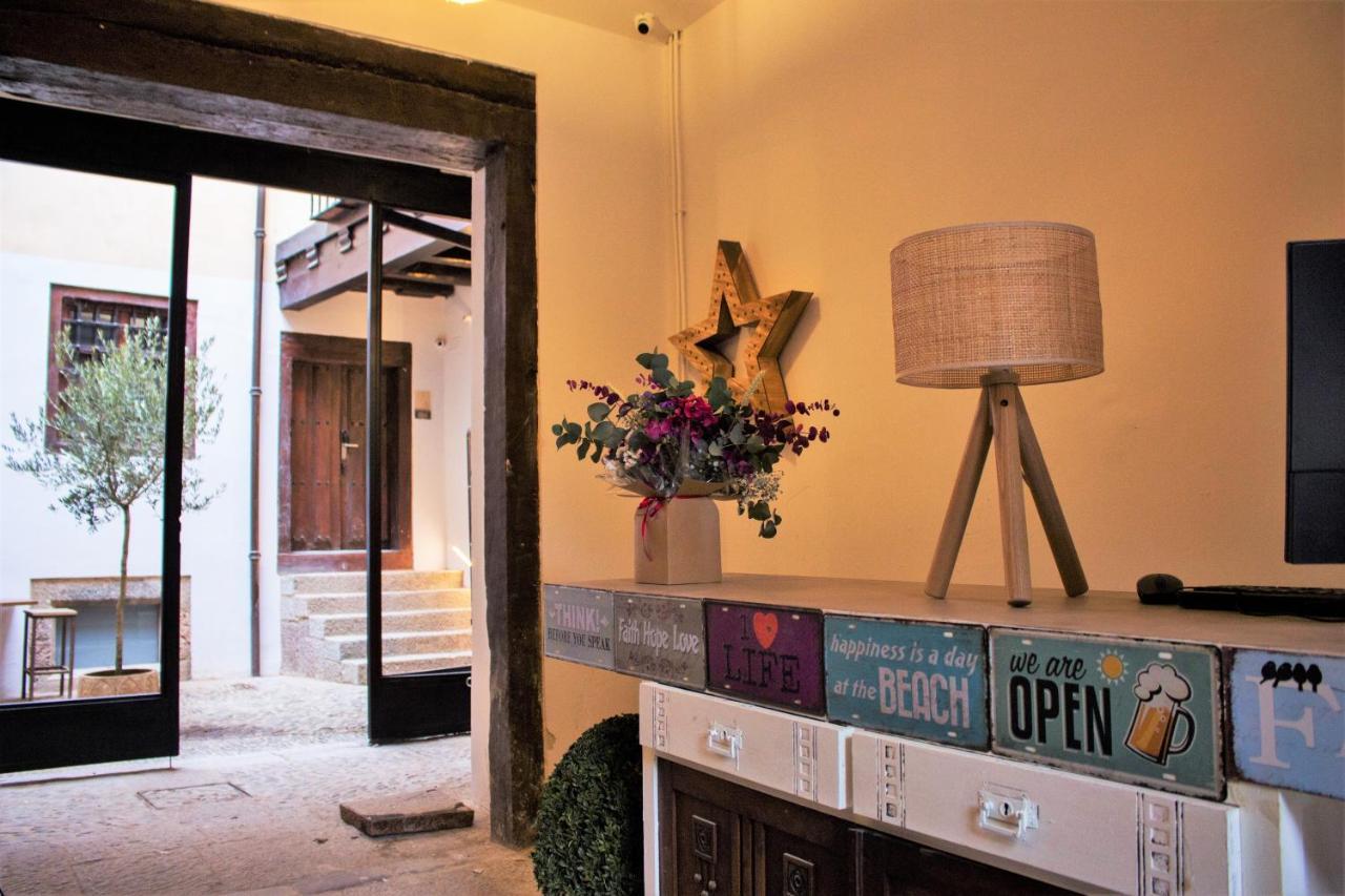 Quartier Leon Hostel Jabalquinto المظهر الخارجي الصورة